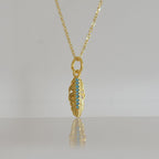 Delicado collar de plumas