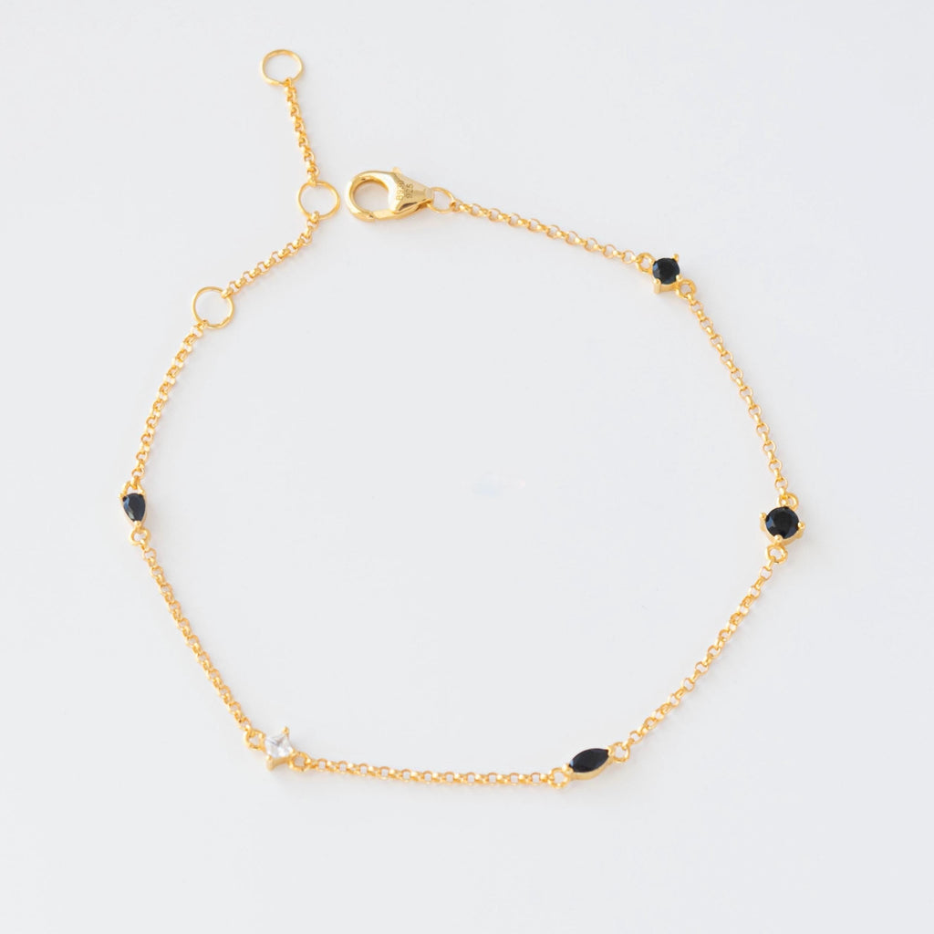 Pulsera delicada de la estación. Pulsera de cadena con circonitas cúbicas. Joyería minimalista con capas.