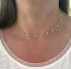 Gargantilla con disco dorado