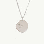 Collar con medallón celestial