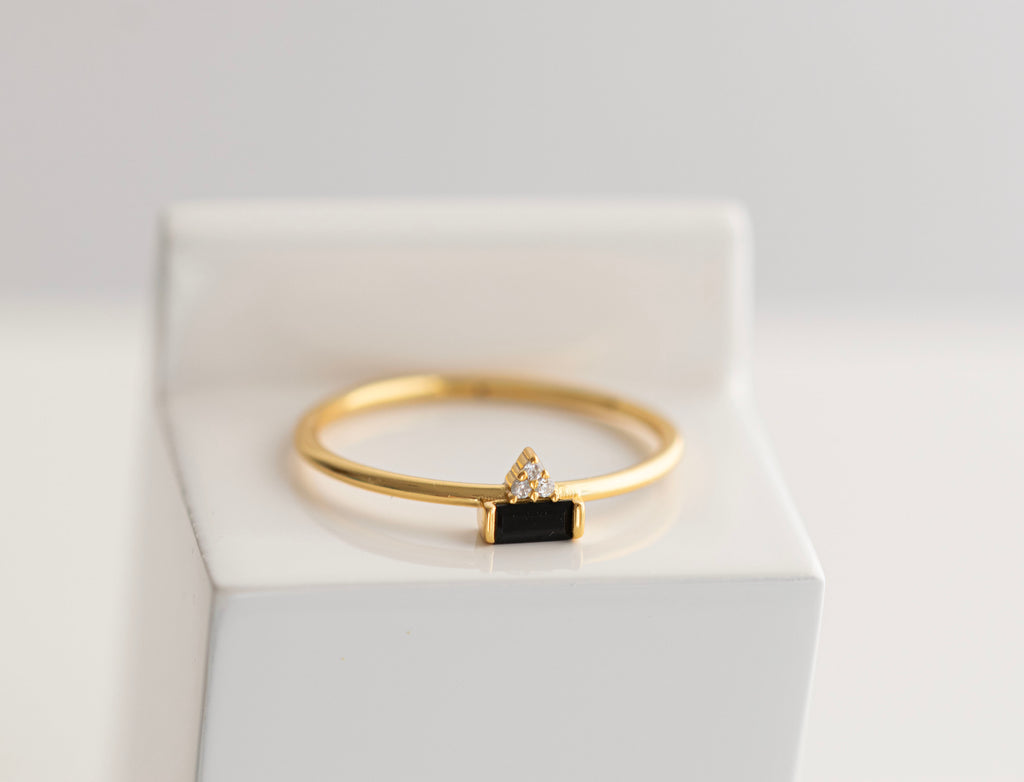 Anillo delicado con circonita cúbica