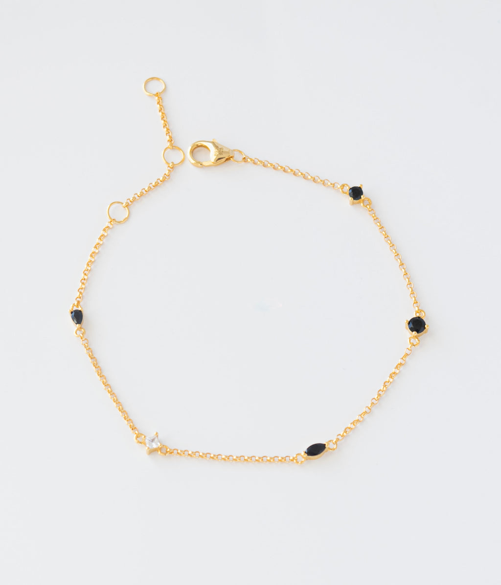 Pulsera delicada de la estación. Pulsera de cadena con circonitas cúbicas. Joyería minimalista con capas.