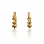 Pendientes Huggie de oro con circonitas cúbicas multicolor