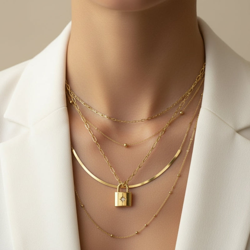 Collar con candado y estrella de circonitas