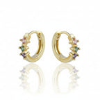 Pendientes Huggie de oro con circonitas cúbicas multicolor