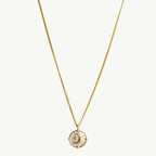 Collar con medallón de luna y estrella de oro