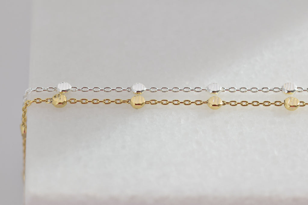 Gargantilla con disco dorado